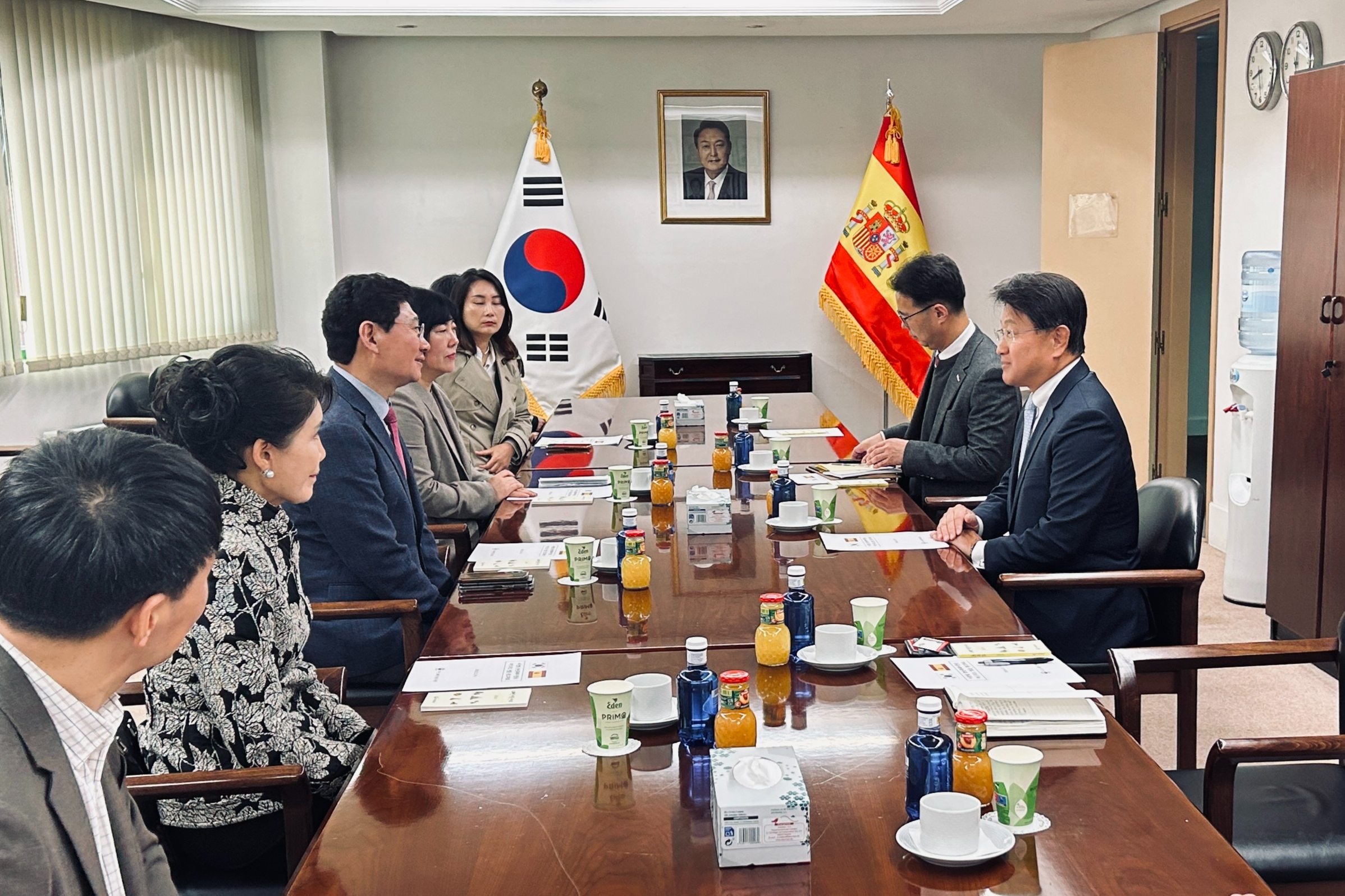 El Embajador Bahk Sahnghoon se reunió con el alcalde de Yongin, Lee Sang il ​