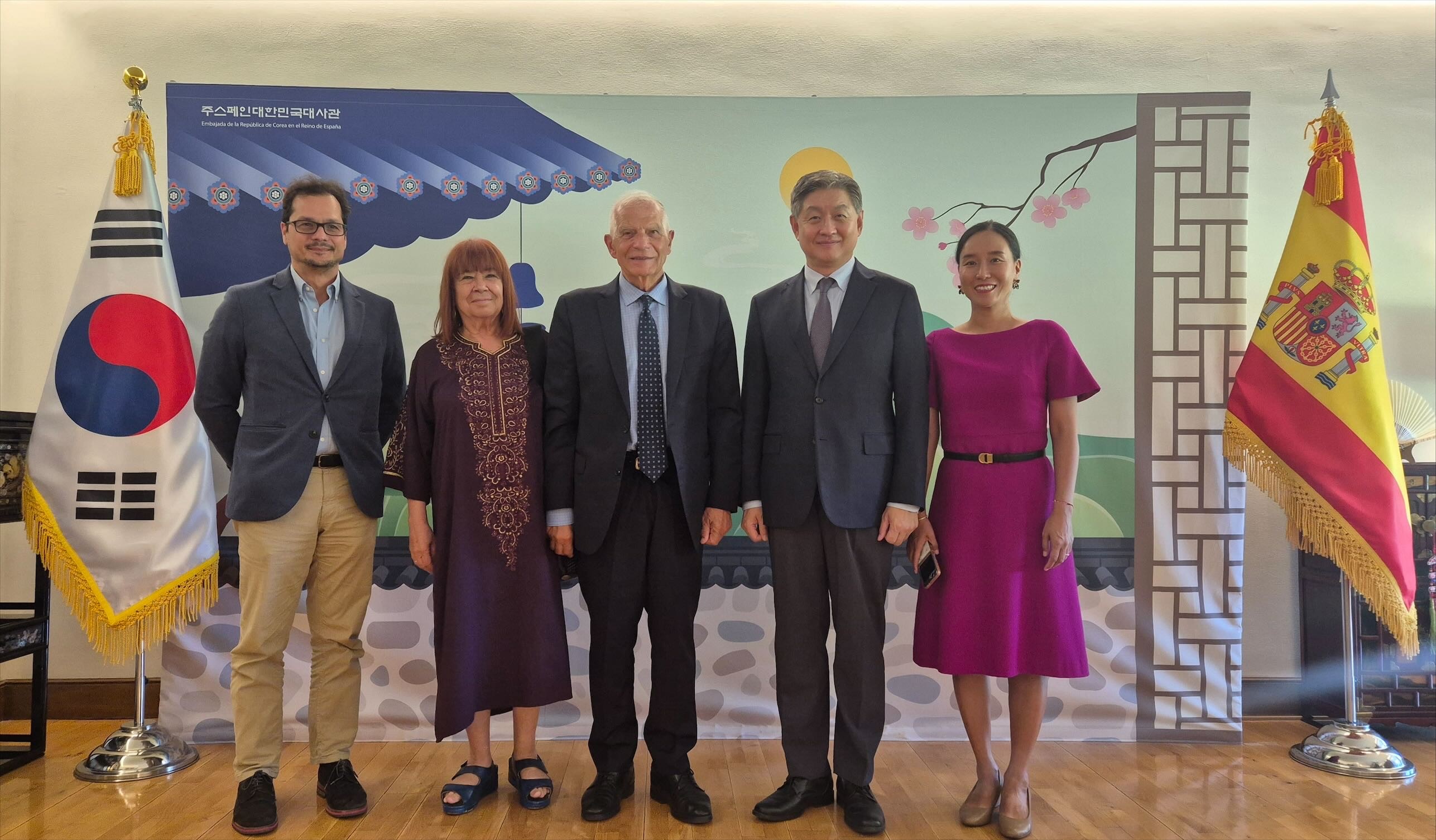 임수석 대사, 보렐 전 EU 외교안보 고위대표 초청 관저 오찬